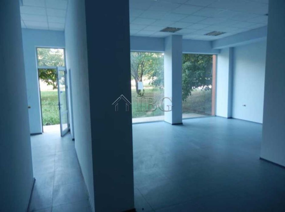 Голямо помещение под наем на партер в кв.Мидия Енос в град Русе