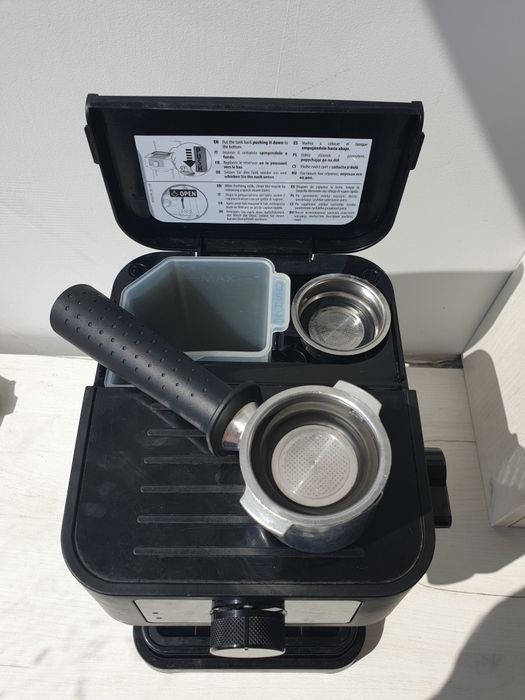 Кафемашина DeLonghi EC235.BK