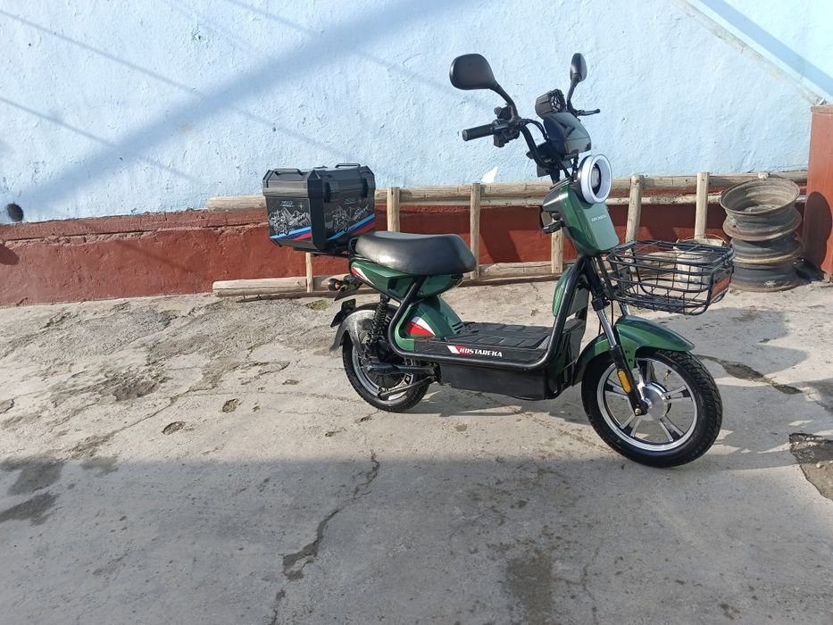 Skuter kostarika tizligi 50 zaryatka ketishi 60kilametirga yetadi