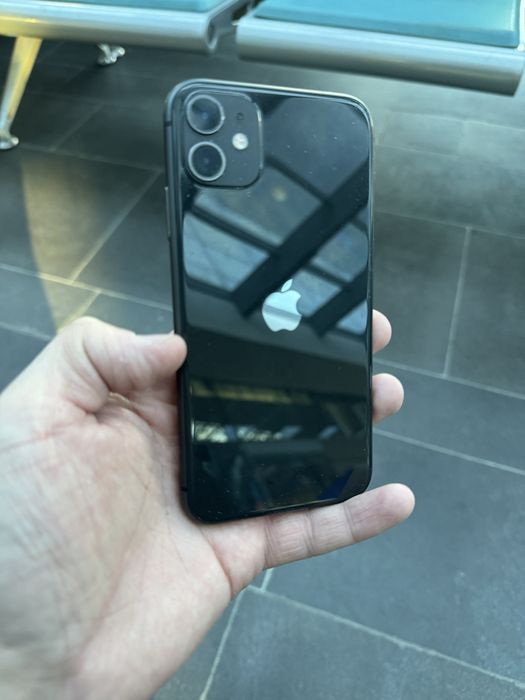 Продам Айфон 11 память 64гб