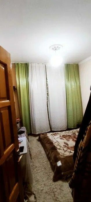 Срочна продается 5комнатная квартира юнус-абад 8квартал 2этаж 2-этаж