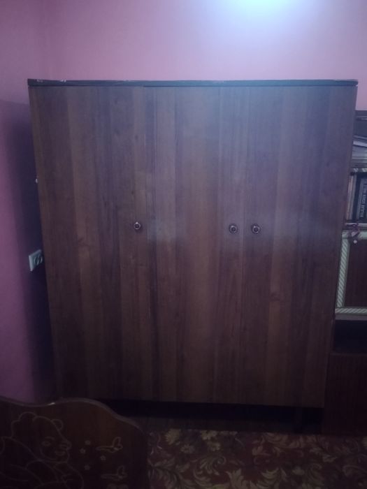 Mebellar sotiladi divanlarni tumbalari bor prexoshka qöshib beriladi