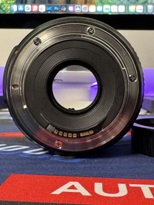 Canon EF 35mm f2.0 USM IS