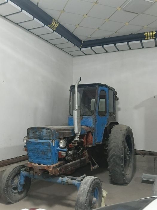 Traktor T 28 sotiladi