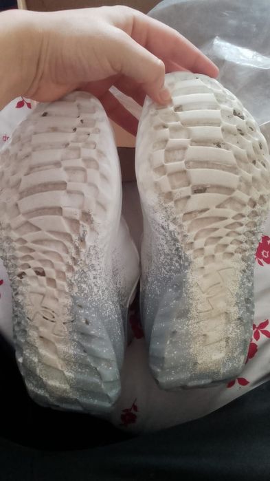 Продам кроссовки летние