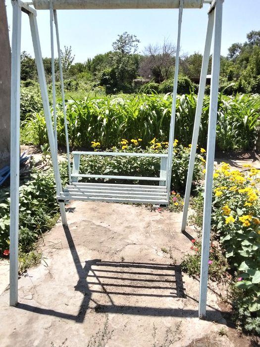 Продается большой дом с мебелью .