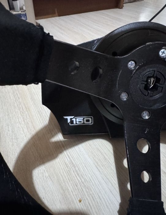 Volan thrustmaster T150