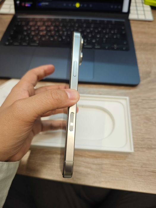 iPhone 16 pro max 256 e-sim