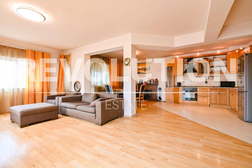 Дава се под наем Тристаен апартамент в София, Лозенец - 143 кв.м за 1000 € - Снимка #1