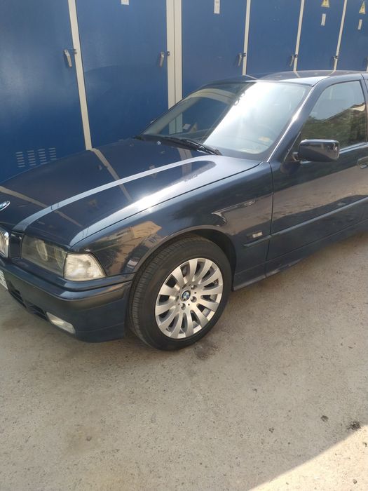 BMW I318 1.8 продается