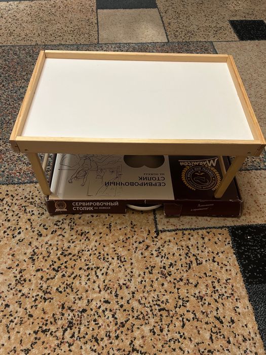 Сервировочный столик для завтрака