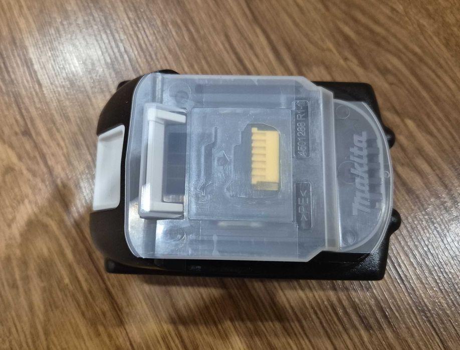 Комплект Макита 2бр оригинални батерии 5Ah Makita BL1850B и оригинално бързо зарядно Makita DC18RC LXT 18V