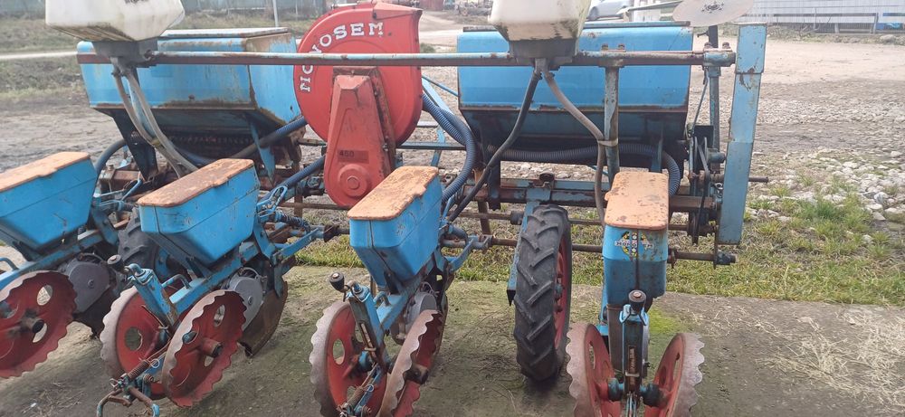 Vând semanatoare porumb monosem