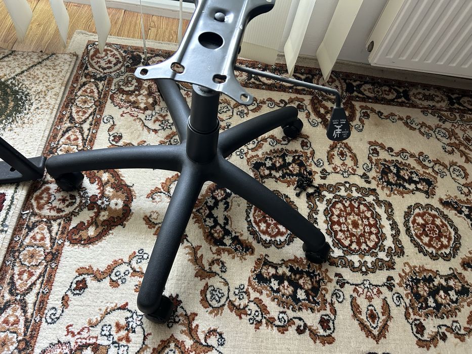 Anexe impecabile  , scaun  ergonomic