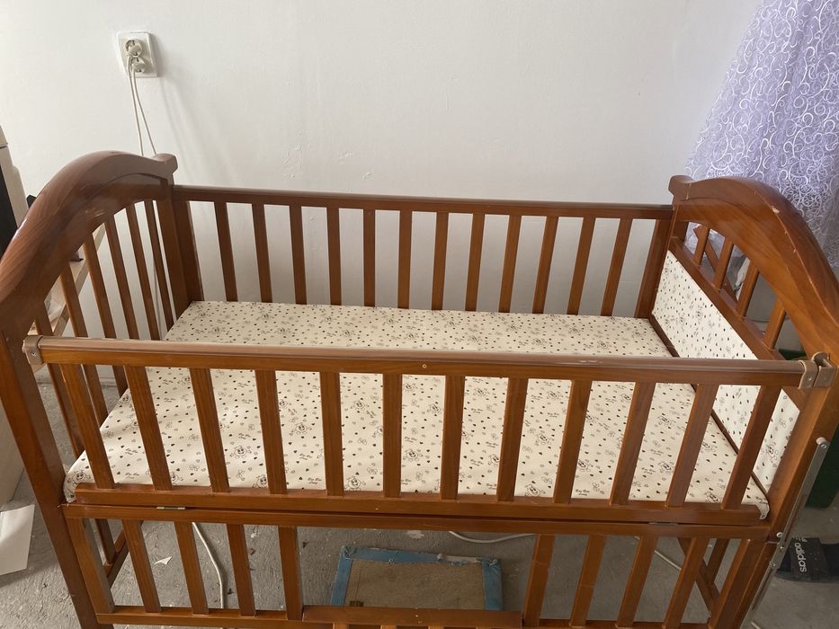 Манеж, коляска, ходунок и качалка продаются