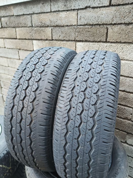 Продавам 2 броя бусови гуми 215/65/16 С