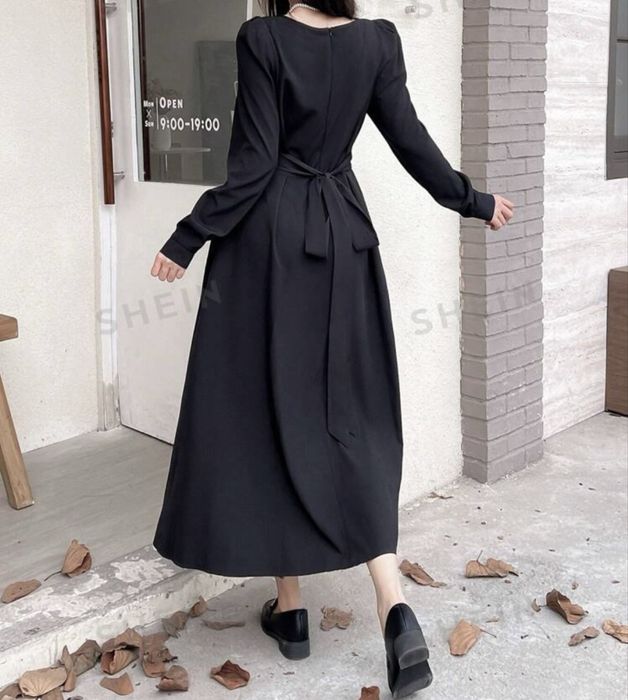 Rochie neagra, midi