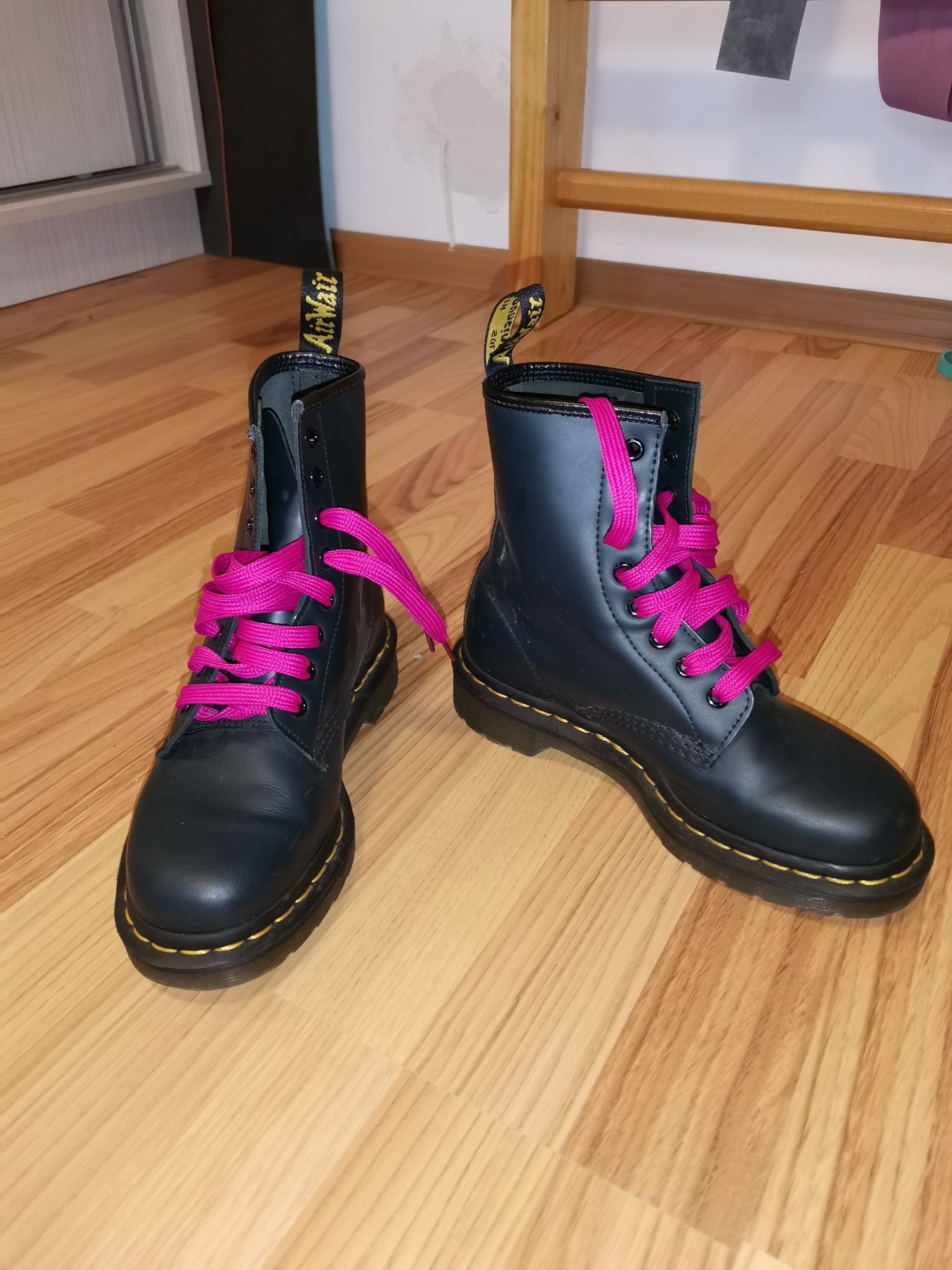 Bocanci Dr. Martens Navy 37 Bucuresti Sectorul 3 OLX.ro