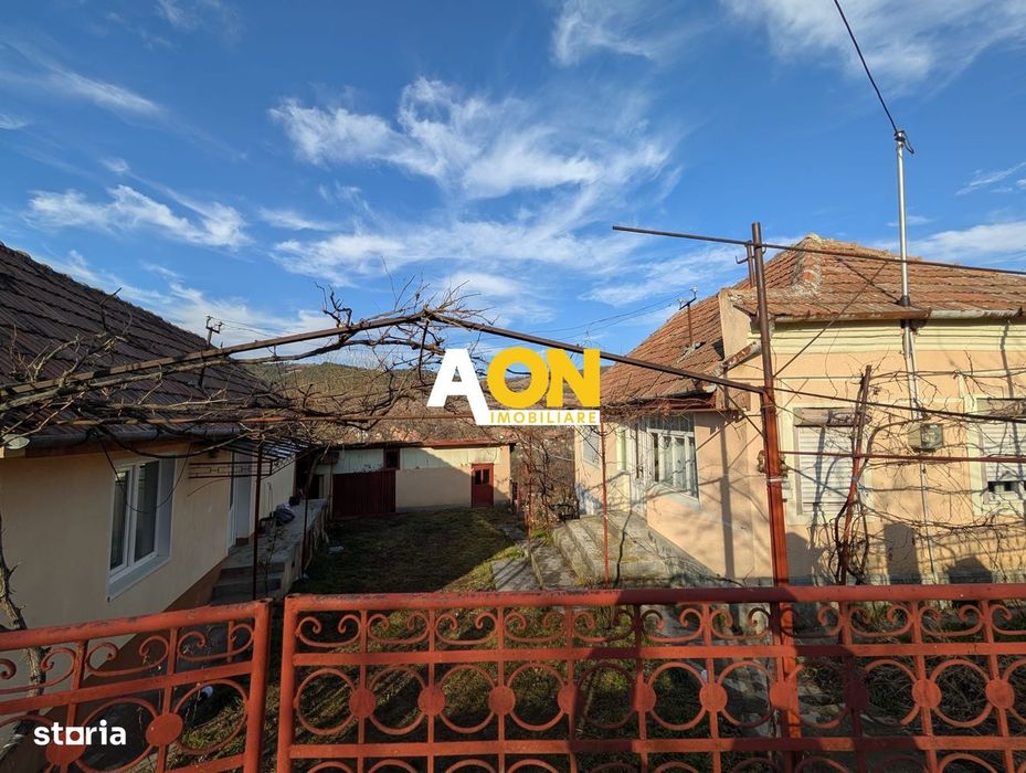Casa cu 2 corpuri de cladire zona Hapria, 960mp Teren