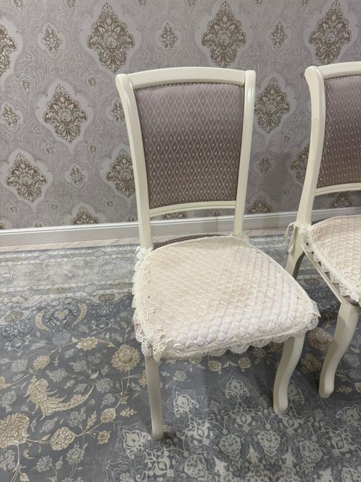 Стол со стульями
