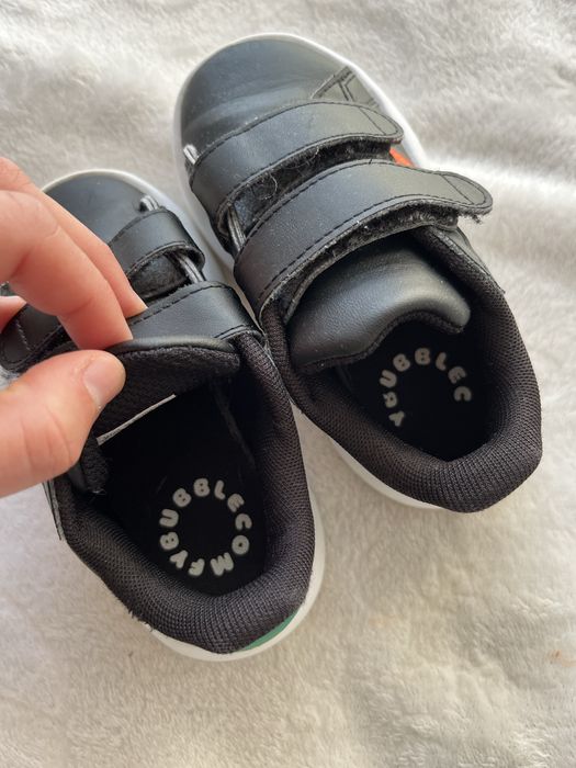 Маратонки Adidas 25.5