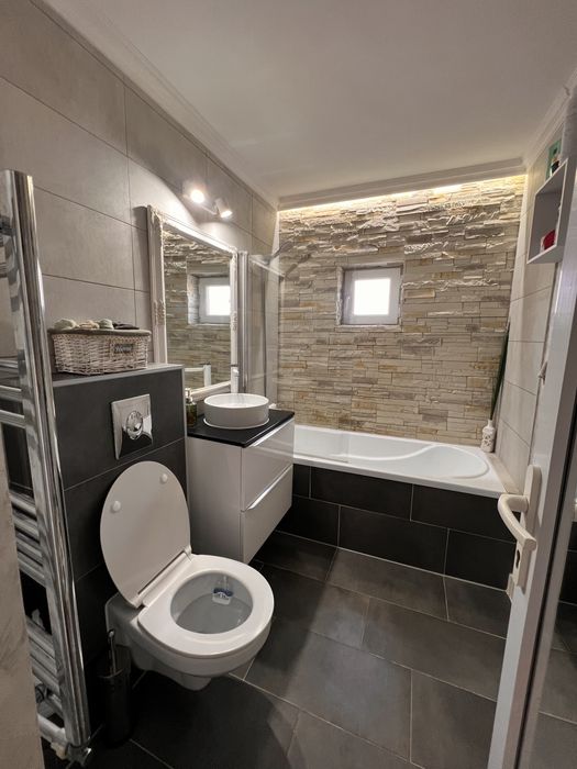 Apartament cu 3 camere de inchiriat zona Rogerius