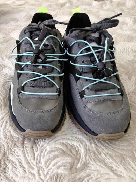 Продавам маратонки кожени Marcomen