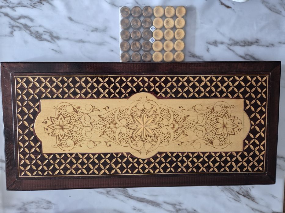 Продам нарды резные.