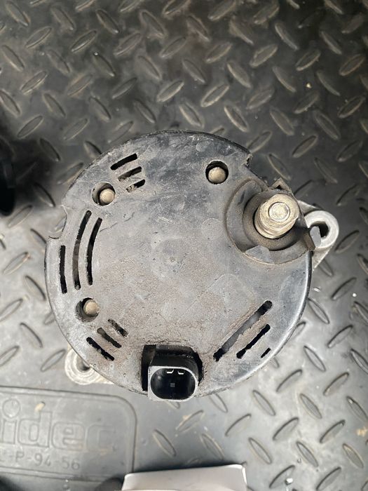 Продам генератор от приоры рабочий