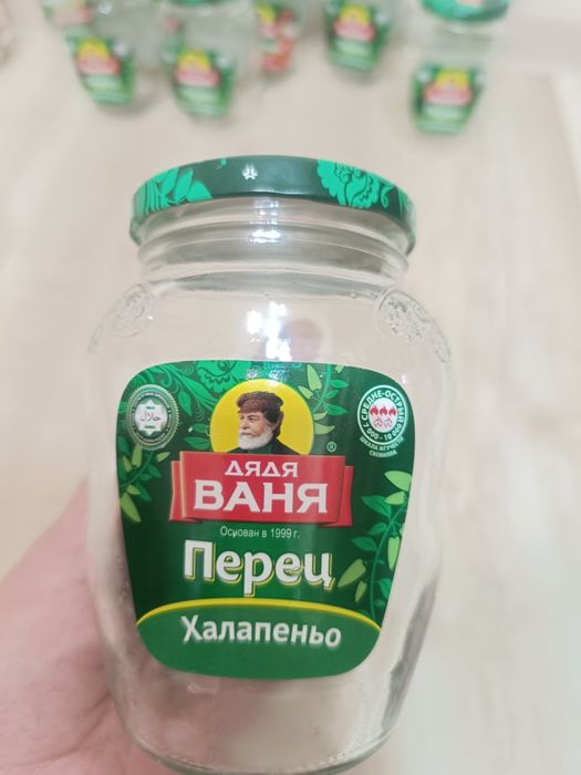 Стеклянные банки с крышками