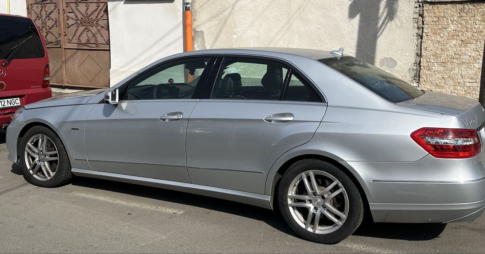 MERCEDES-BENZ E-Class 2011 — imagine 4
