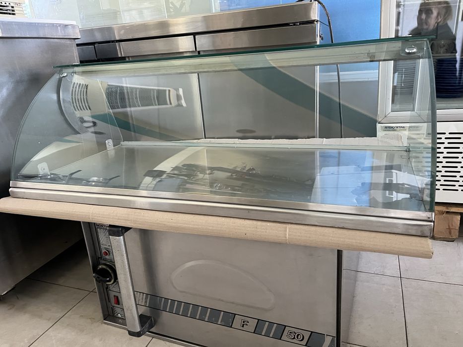 Топла витрина топла