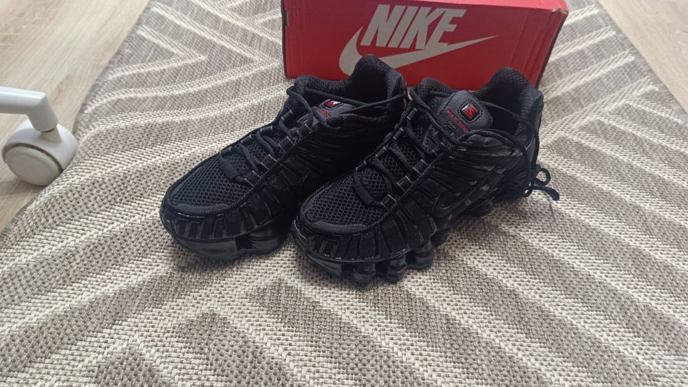 Vând Nike shox negrii mărimea 38