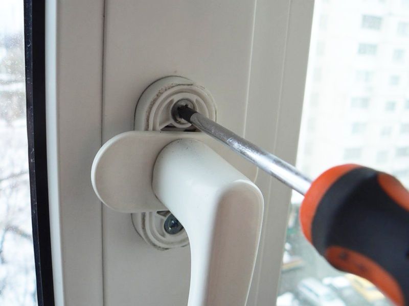 Замена ручки на пластиковом окне в Алматы