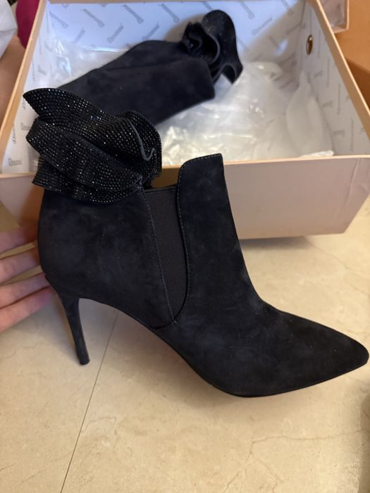 Замшевые ботильоны