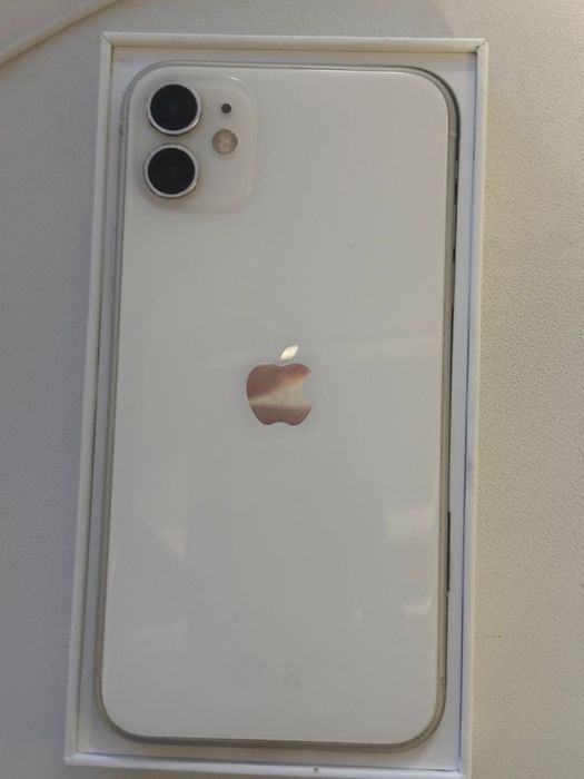 Айфон 11 в хорошем состояний