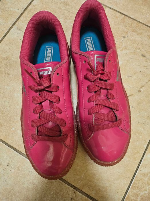 Два чифта обувки спортни и сандали на ток в добро съсътояние