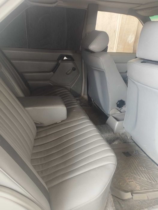 Мерседис В 124 е200