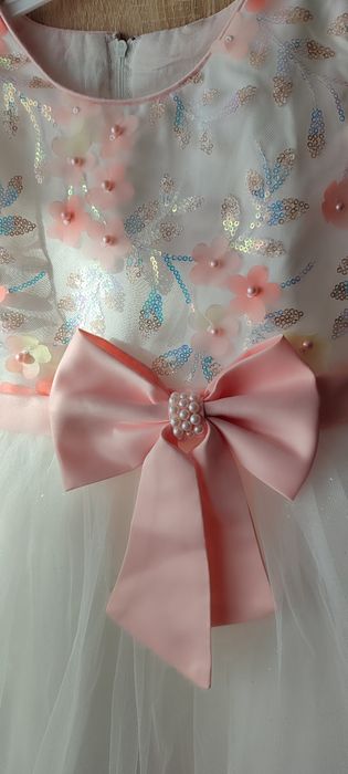 Продам платье для девочки размер 120