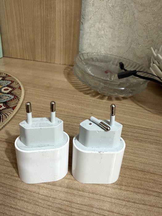 Продаю два адаптера айфон , две оригинальные