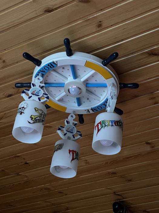 Продам люстры для зала