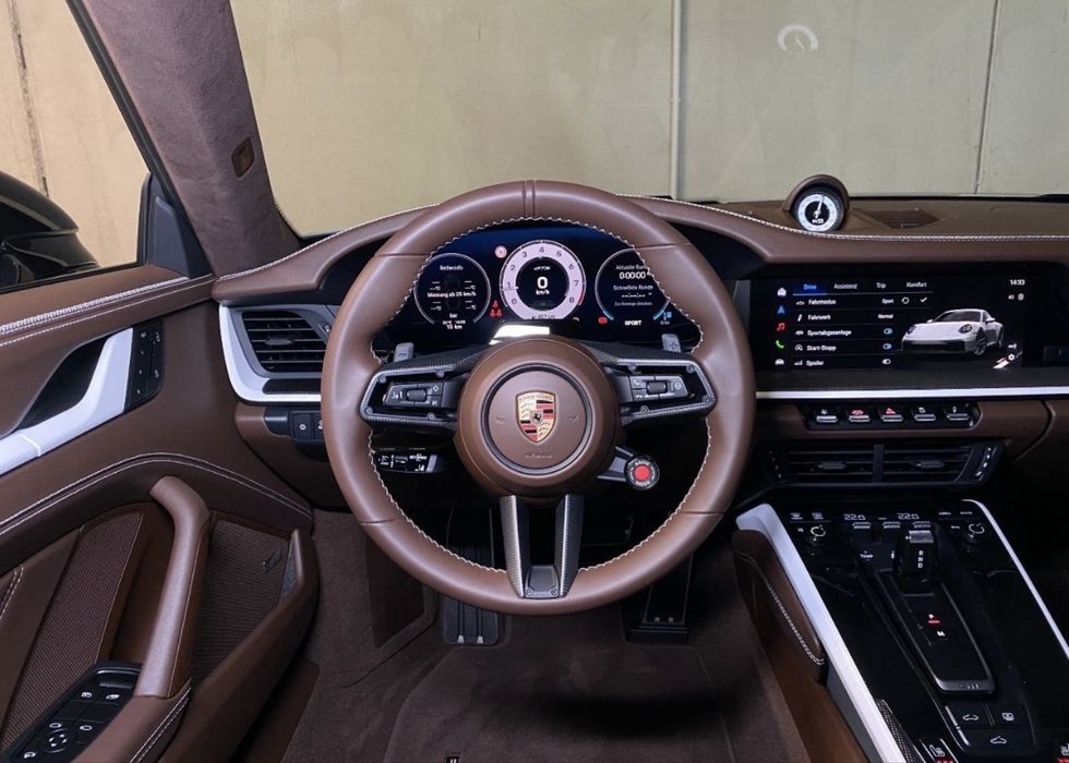 Porsche 911 Carrera 4 GTS 992.2 новый 2026