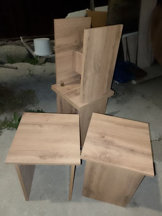 Стол для кухни новый табуретками