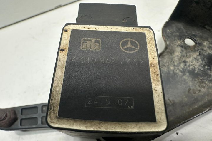 Senzor nivel far A0105427717 Mercedes-Benz ML W164 seria