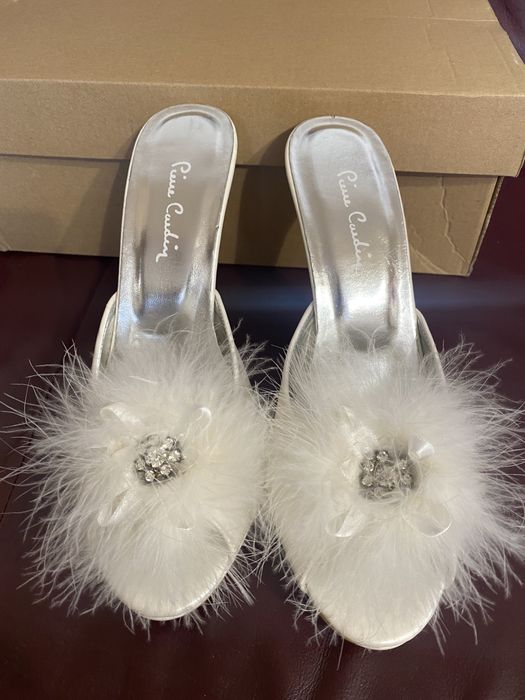 Pierre Cardin - дизайнерски чехли на ток с пера