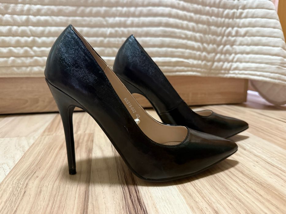 Токчета - черни, остри