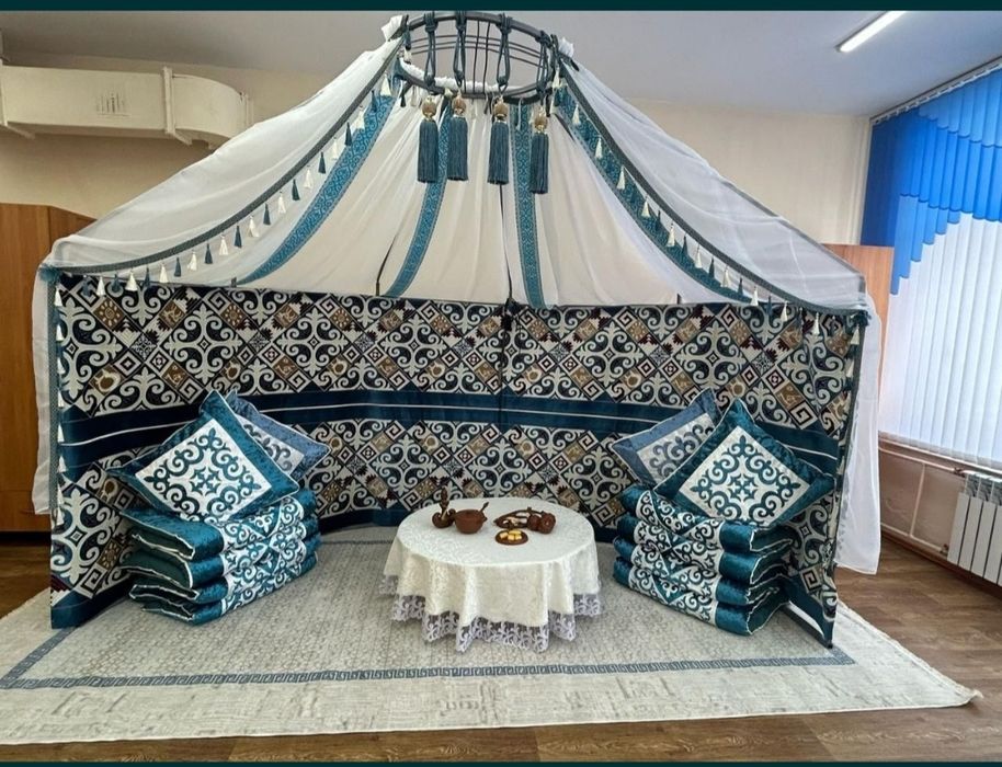 Полу юрта палатки.