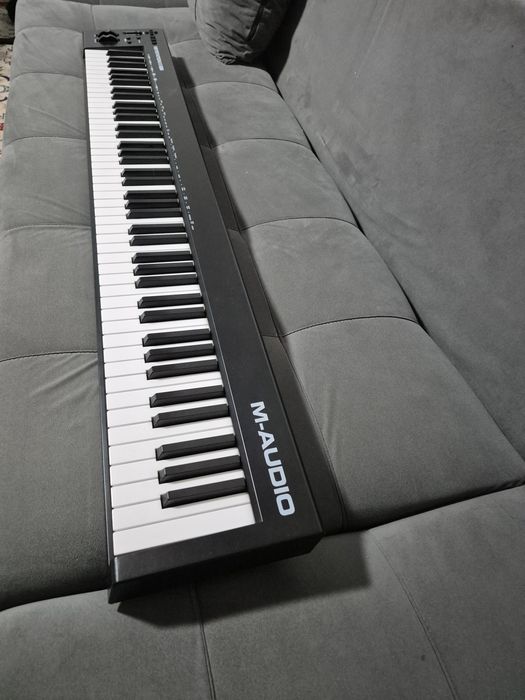 Миди клавиатура M-AUDİO