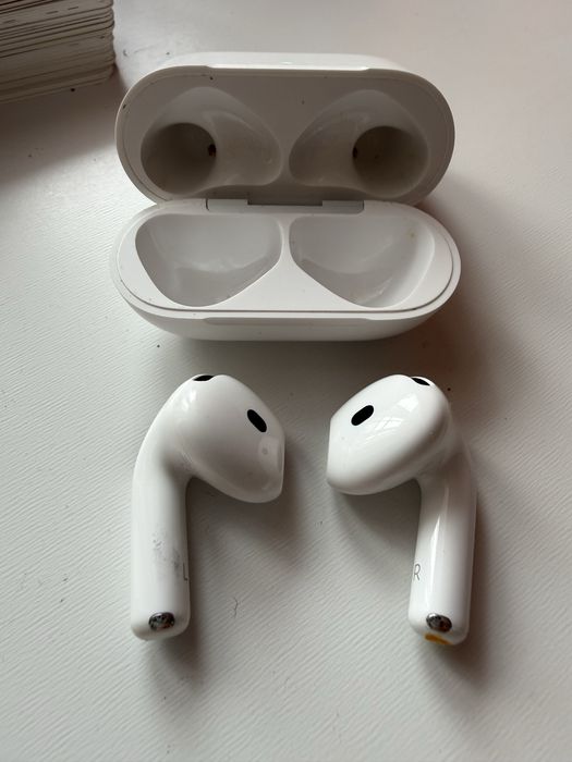 Слушалки Apple AirPods 4