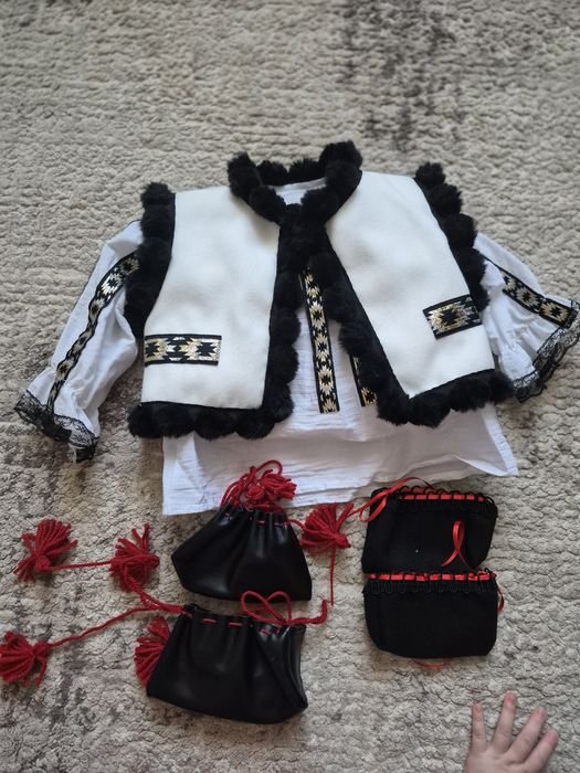 Costum popular bebeluș